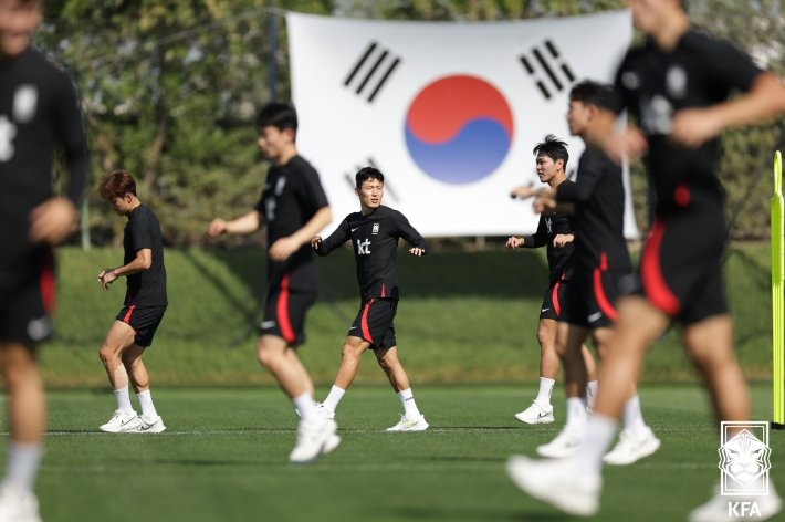 한국 축구 대표팀 손준호(가운데) 자료사진. 대한축구협회