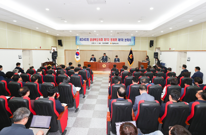 12일 안용복 기념관에서 개최된 본회의. 경북도 의회 제공