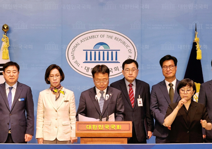 손병복 울진군수가 고준위 방사성폐기물 관리에 관한 특별법 신속 제정을 촉구하고 있다. 경주시 제공