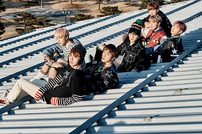 지난 13일 데뷔 10주년을 맞은 그룹 방탄소년단. 사진은 '봄날' 콘셉트 사진. 빅히트 뮤직 제공