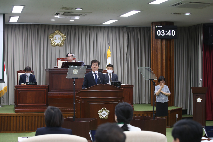 익산시의회 소길영 의원이 15일 5분발언을 통해 유기동물보호센터 직영 필요성을 말하고 있다. 익산시의회 제공