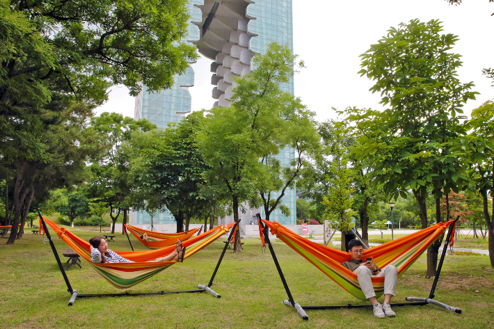 경주엑스포대공원 왕경 숲에 설치된 해먹. 경주엑스포 제공