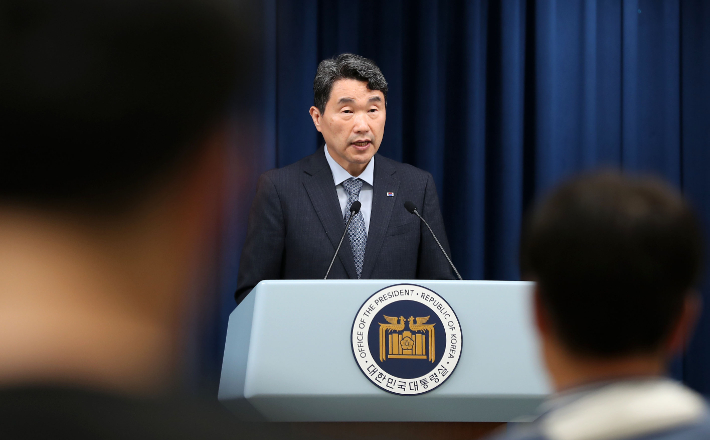 이주호 사회부총리 겸 교육부 장관이 지난 15일 오후 서울 용산 대통령실 청사에서 교육 개혁 추진 방안 관련 브리핑을 하고 있다. 연합뉴스