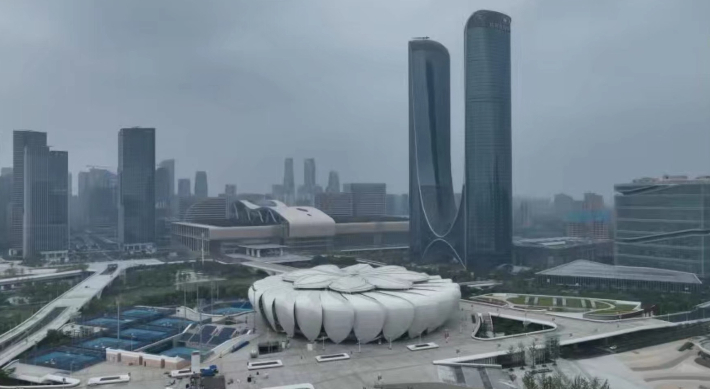 항저우의 상징 서호의 연꽃을 형상화한 테니스장. 신화사 제공