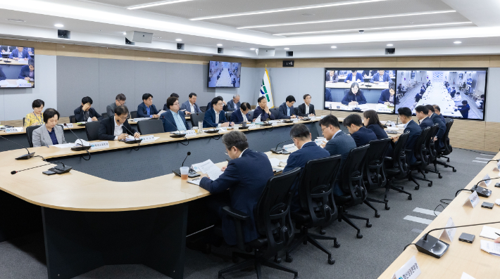 경기도는 지난달 24일 경기도청에서 오병권 행정1부지사 주재로 '공직기강 확립 점검 회의'를 열었다. 경기도 제공