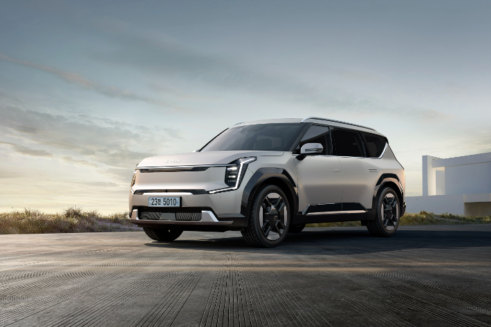 The Kia EV9 에어 트림 4WD 21인치 휠. 기아 제공