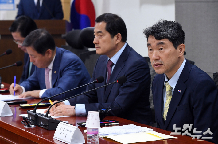 이주호 부총리 겸 교육부 장관이 19일 오전 국회 의원회관에서 열린 '학교교육 경쟁력 제고 및 사교육 경감 관련 당정 협의회' 에 참석해 발언하고 있다. 황진환 기자