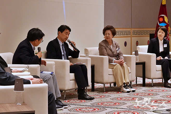 2023년 전문대학 하계 총장 세미나에서 열린 '부총리와의 대화'에서 이주호 사회부총리 겸 교욱부 장관이 답변하고 있다. 노컷TV 김재두 PD