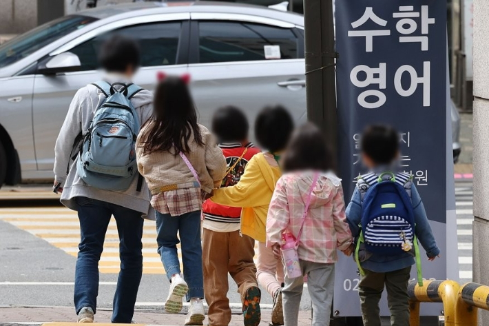 출산율 꼴찌 나라에 '노키즈존'?…한국 꼬집은 CNN