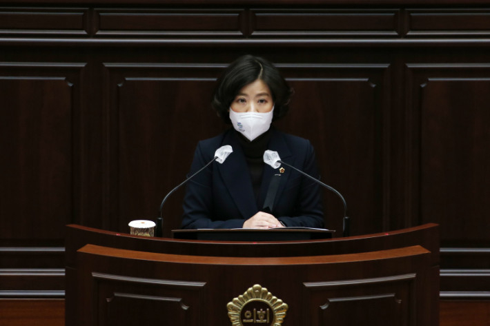 부산시의회 국민의힘 소속 김효정 의원이 다자녀가정의 기준을 3명에서 2명으로 확대하는 조례개정을 추진한다. 부산시의회 제공.  