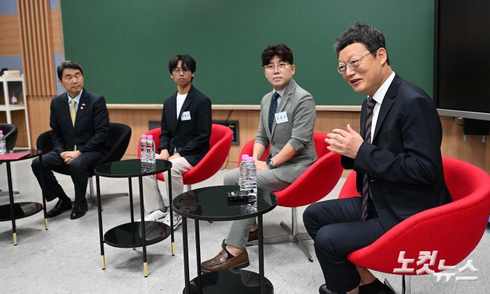 인사말하는 EBS 사장