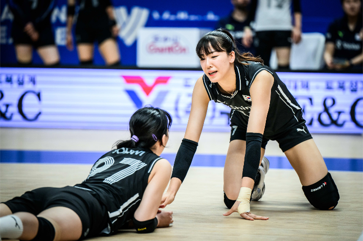 VNL 24연패 수렁에 빠진 한국 여자 배구 대표팀. 국제배구연맹