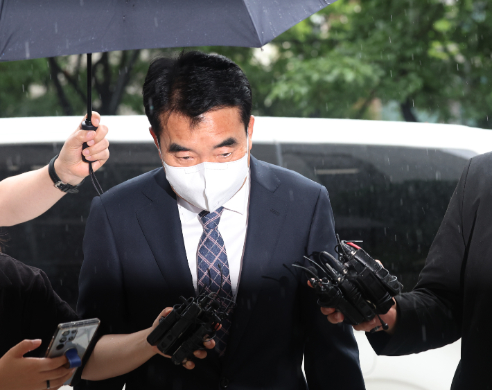 '빗썸 주가조작 연루' 원영식 초록뱀그룹 회장. 연합뉴스