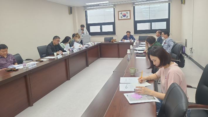 여수시문화원 이사회가 회의를 열고 있다. 독자 제공