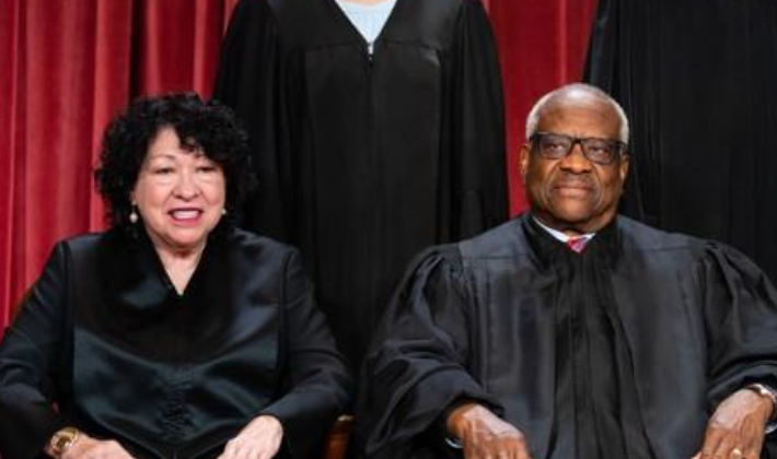 미 연방대법원의 소토마요르 대법관과 토머스 대법관(오른쪽). 연합뉴스