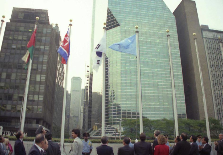 1991년 남북한 유엔동시가입 직후 유엔본부 앞에 게양된 태극기 모습. 연합뉴스