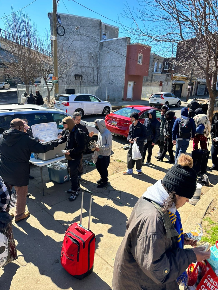 구호 물품을 받는 모습 (채왕규 목사 제공)