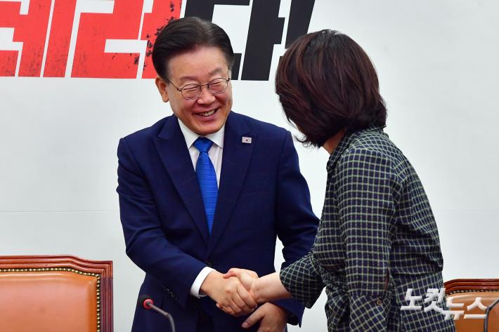 인사하는 이재명-심상정