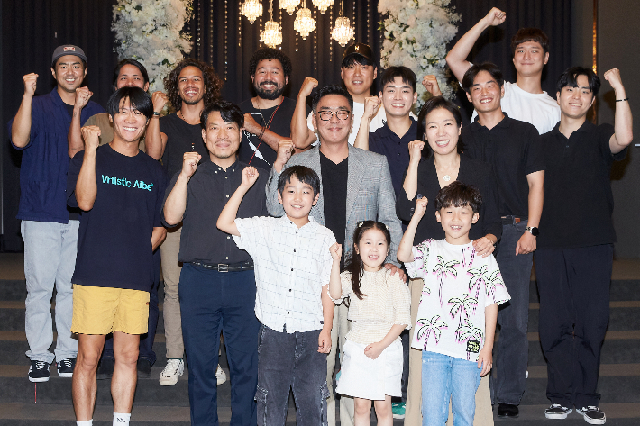 바른손이앤에이 제공