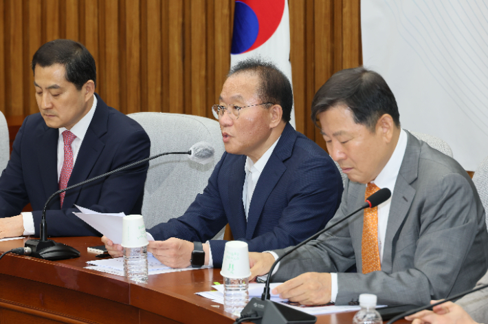 국민의힘 윤재옥 원내대표가 7일 오후 국회에서 열린 원내대책회의에서 발언하고 있다. 연합뉴스