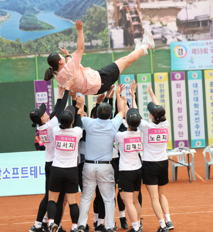 국무총리기 소프트테니스 2연패를 이룬 안성시청. 대한소프트테니스협회