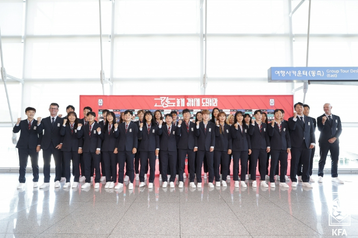 출국 전 결의를 다지는 한국 여자 축구 대표팀 선수단. 대한축구협회