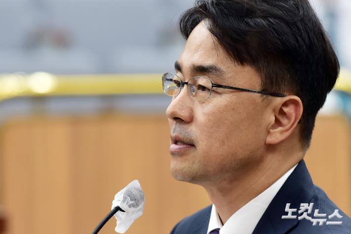 답변하는 권영준 대법관 후보자