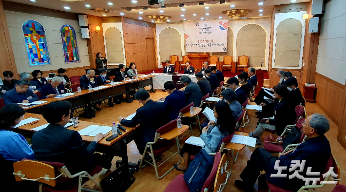 한국기독교교회협의회가 오는 20일 정기 실행위원회를 열고, 이홍정 총무 사임으로 공석이 된 총무 인선을 마무리 할 예정이다. 