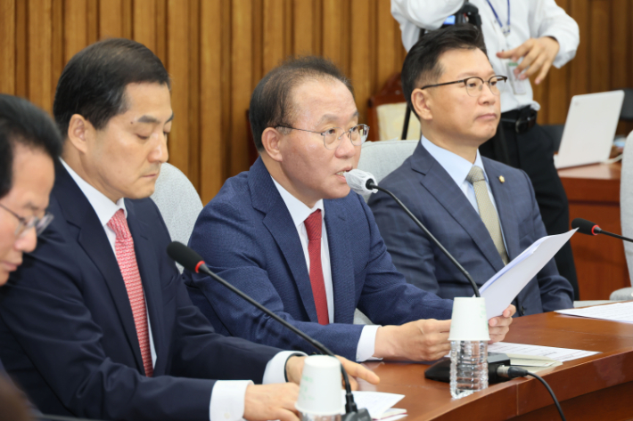 국민의힘 윤재옥 원내대표가 14일 국회에서 열린 원내대책회의에서 발언하고 있다. 연합뉴스