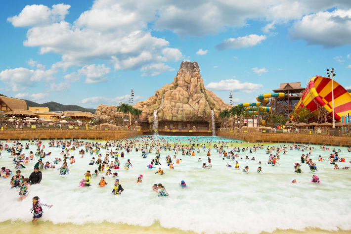 자이언트 웨이브. 롯데워터파크 제공