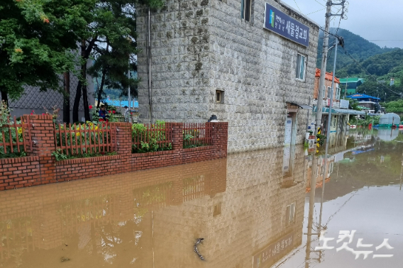 주말 내내 계속된 집중호우로 충주 새물결교회 일대가 물에 잠겨있다.