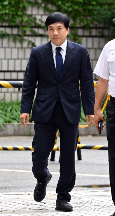 법정 향하는 이성윤 법무연수원 연구위원