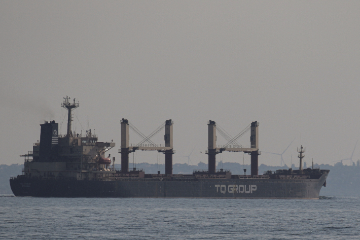 우크라이나 오데사 항구를 떠나는 튀르키예 선박. 연합뉴스