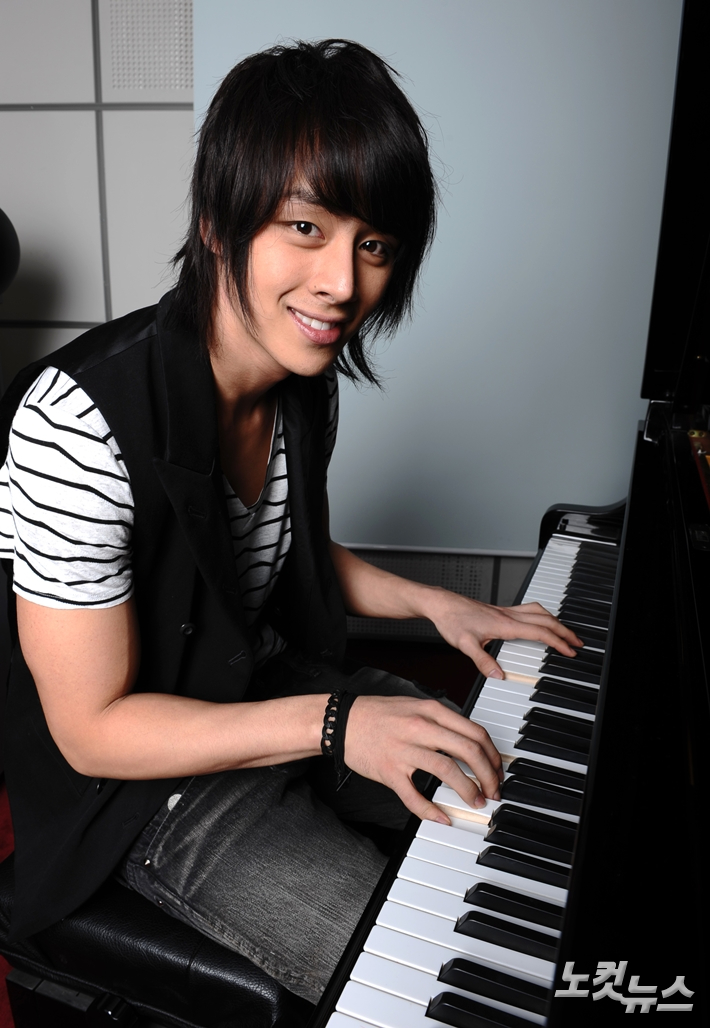 가수 청림이 지난 2009년 당시 CBS노컷뉴스와의 인터뷰를 앞두고 포즈를 취하고 있다. 