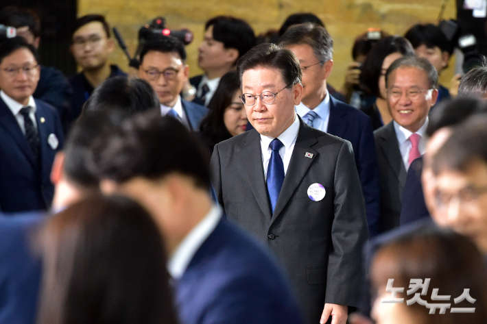 17일 서울 여의도 국회 본청 중앙홀에서 열린 제75주년 제헌절 경축식에 이재명 더불어민주당 대표가 참석하고 있다. 윤창원 기자