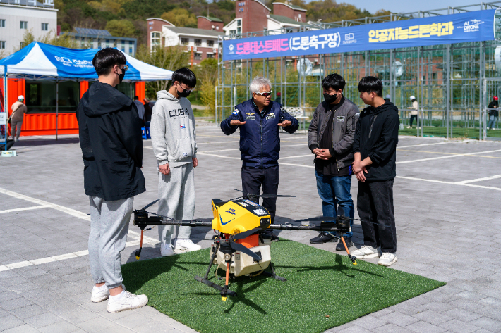 전남 도립대, 드론 실습. 전라남도 제공