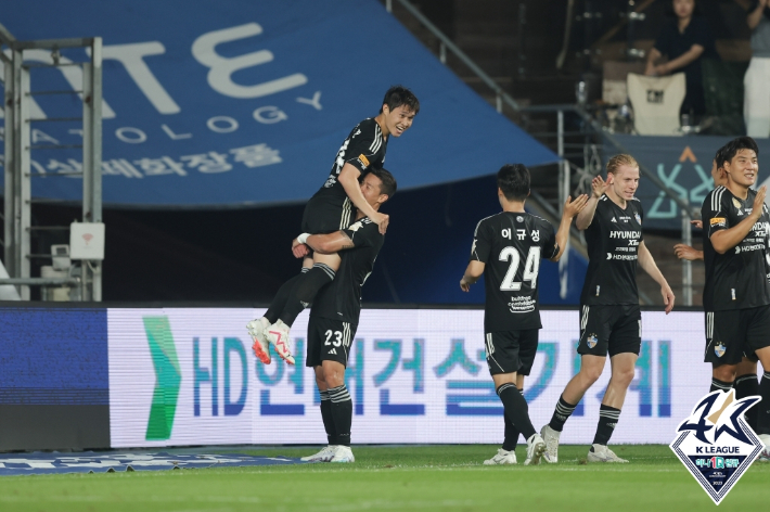 두 번째 골 후 세리머니를 펼치는 울산 현대. 한국프로축구연맹 제공