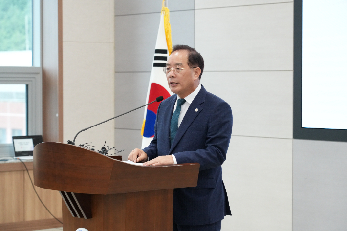 교권 강화 방안을 발표하는 하윤수 부산시교육감. 부산시교육청 제공