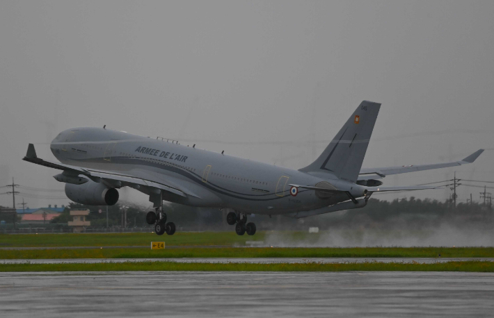 이륙하는 프랑스 항공우주군의 A330 MRTT 공중급유 수송기. 공군 제공