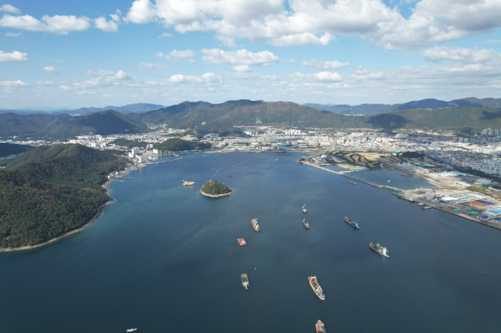 진해항 전경. 창원시 제공