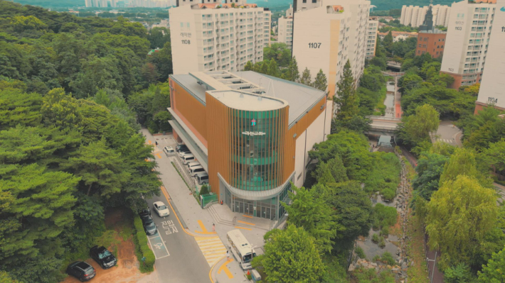 경기도 과천시 관악산길에 자리한 대한예수교장로회 과천교회 전경