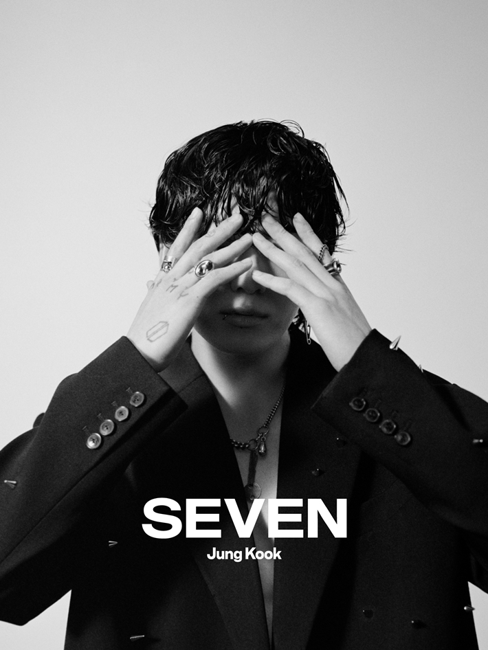 정국은 데뷔 10년 만에 첫 솔로 싱글 '세븐'을 지난 14일 오후 1시 발매했다. 빅히트 뮤직 제공