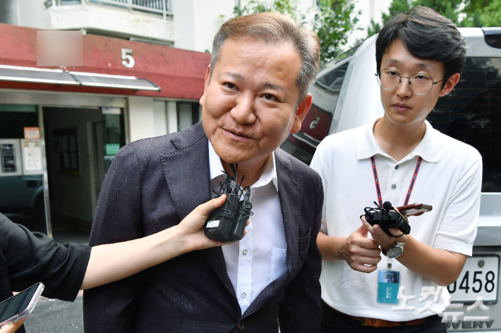 "이상민 탄핵 기각 무겁게 받아들여야"…'회유' 논란에 주목받는 이화영 재판