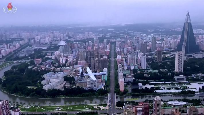 평양 상공을 날고 있는 '샛별-9형' 무인기. 연합뉴스