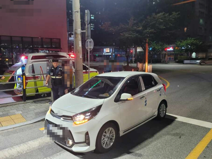 31일 길을 건너던 60대 남성이 차량에 치인 부산 사하구 다대동 교통사고 현장. 부산경찰청 제공