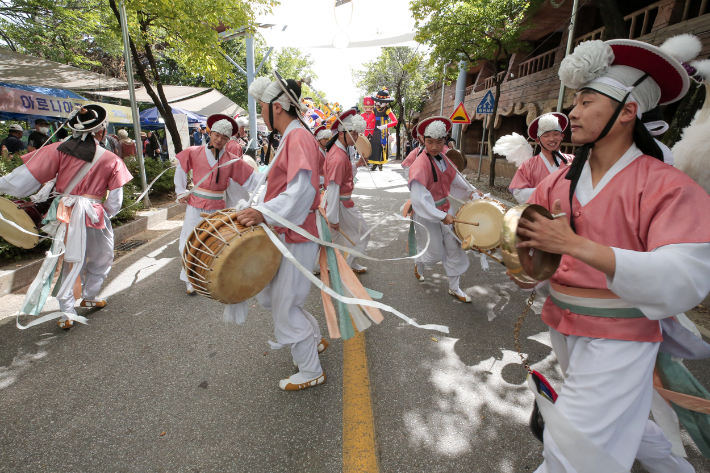 지난해 열린 양구 배꼽축제 풍물패 공연 장면. 양구군 제공 