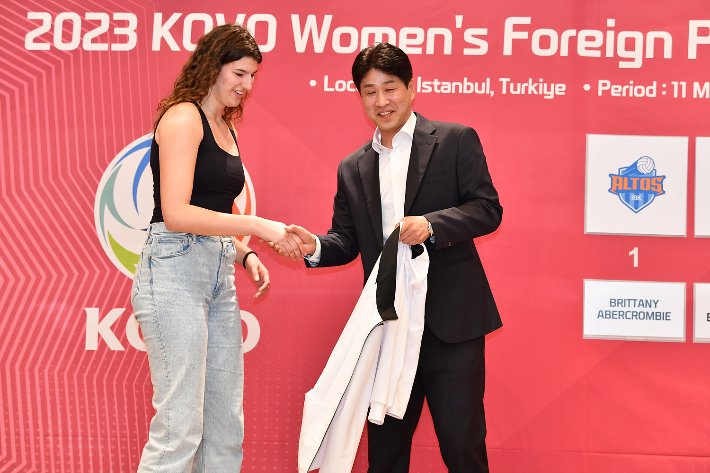 2023-2024시즌 외국인 선수 드래프트 7순위로 한국도로공사의 지명을 받은 부키리치. 한국배구연맹