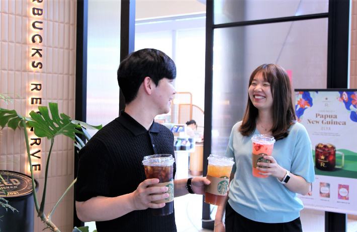 스타벅스코리아 제공