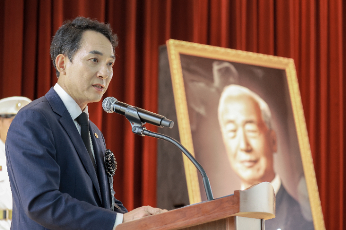 박민식 국가보훈부 장관이 지난달 19일 서울 동작구 국립서울현충원 현충관에서 열린 이승만 초대 대통령 서거 58주기 추모식에 참석하여 추모사하고 있다. 국가보훈부 제공