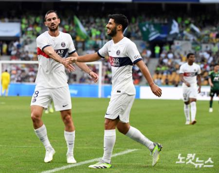 쐐기골 넣은 아센시오